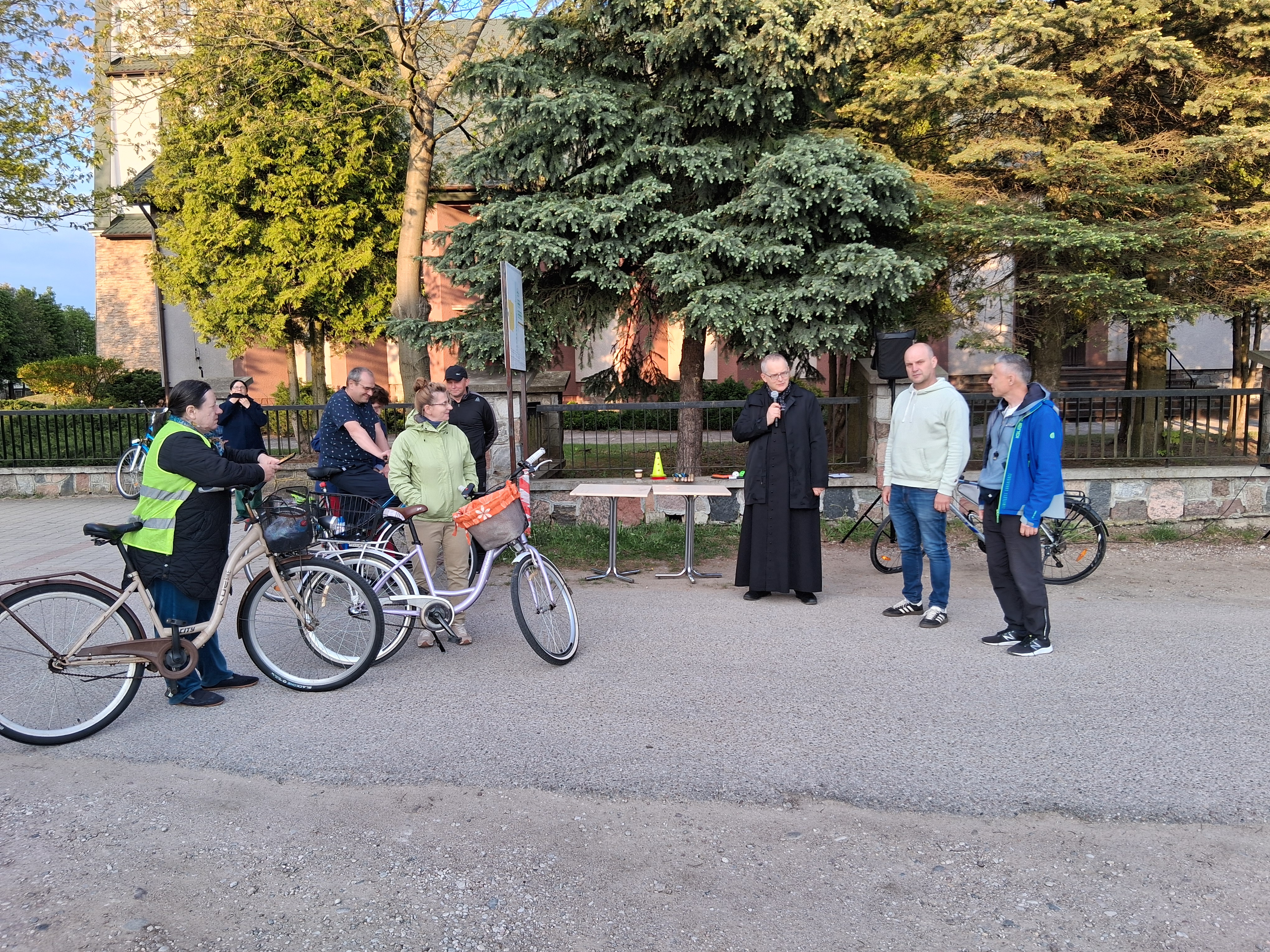 otwarcie akcji "106 km rowerem w 106. rocznicę urodzin św. Jana Pawła II"
